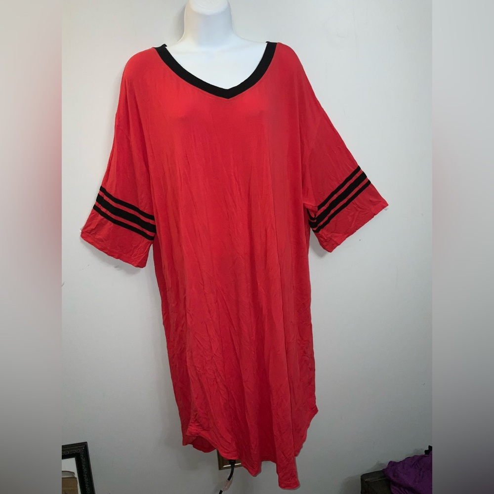 Preloved Sporty Red & Black V-Neck Knee-Length Nightgown w/ Black Trim Sz 2XL